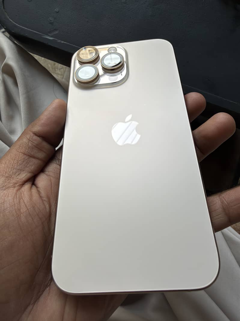 Apple iPhone 16 Pro Max 7