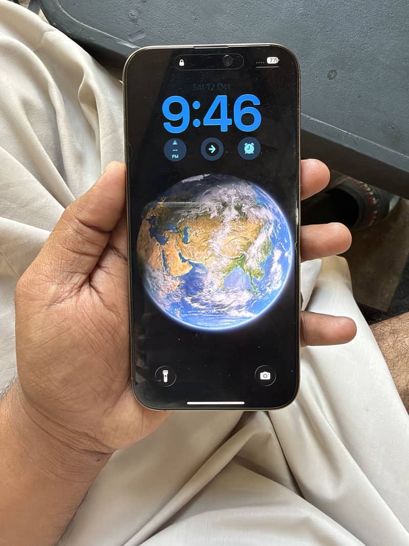 Apple iPhone 16 Pro Max 9