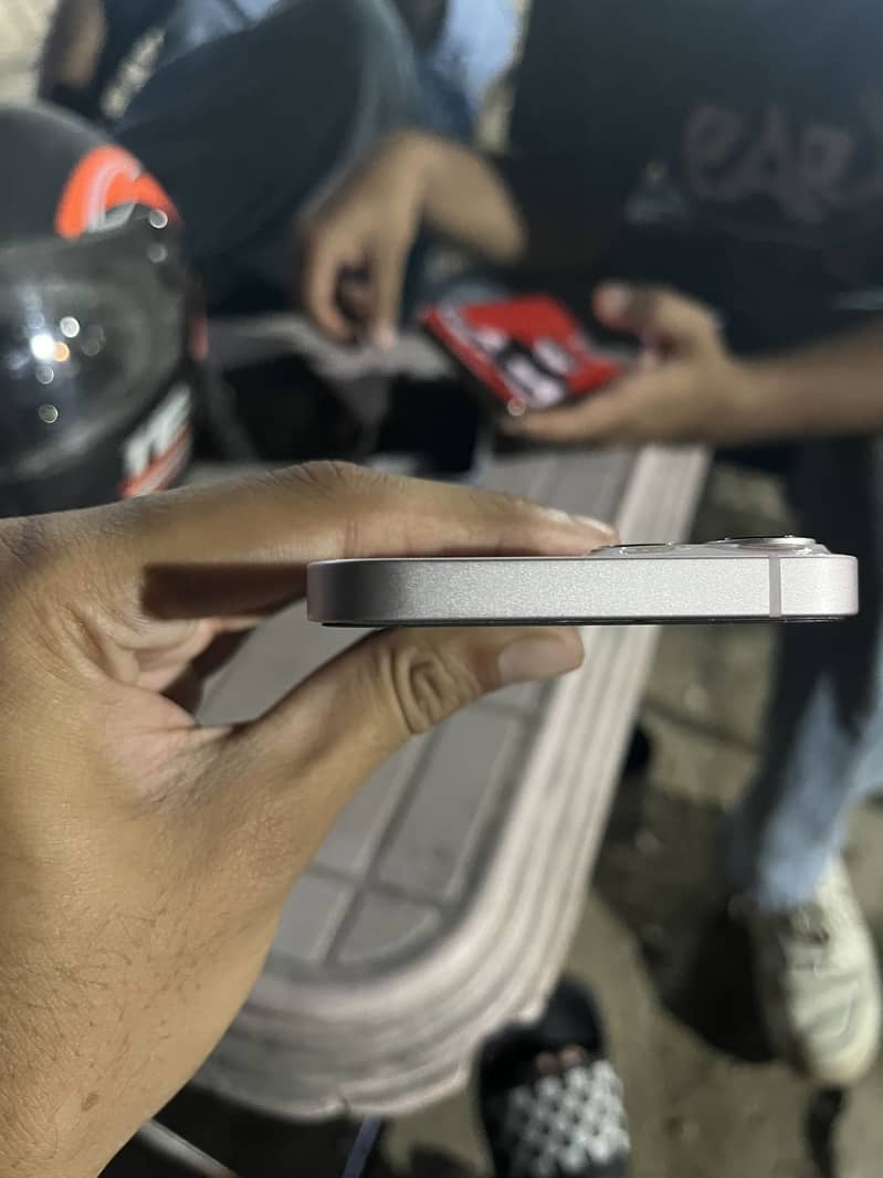 Iphone 13 4