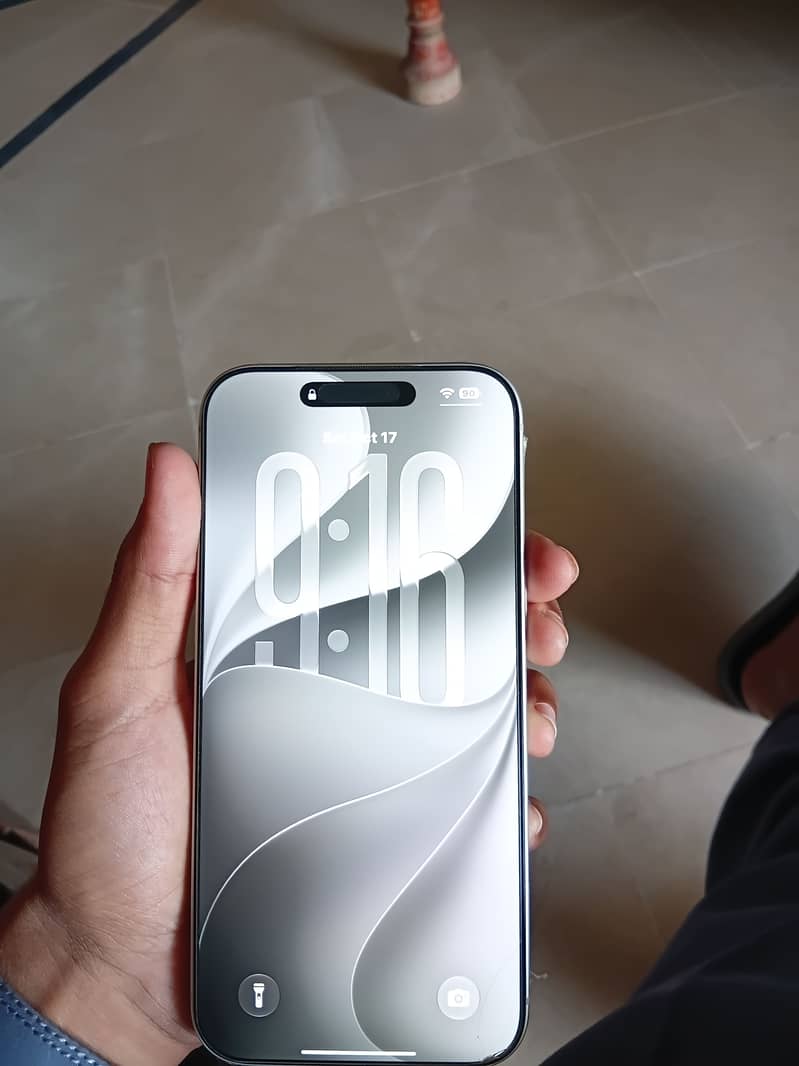 Apple iPhone 17 Pro Max 1