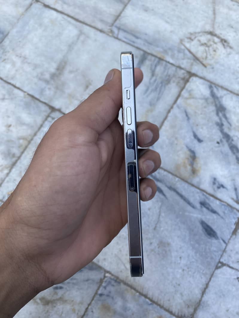 Apple iPhone 13 Pro 1