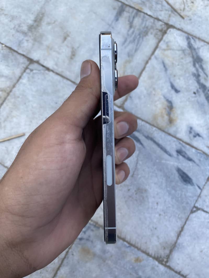 Apple iPhone 13 Pro 2