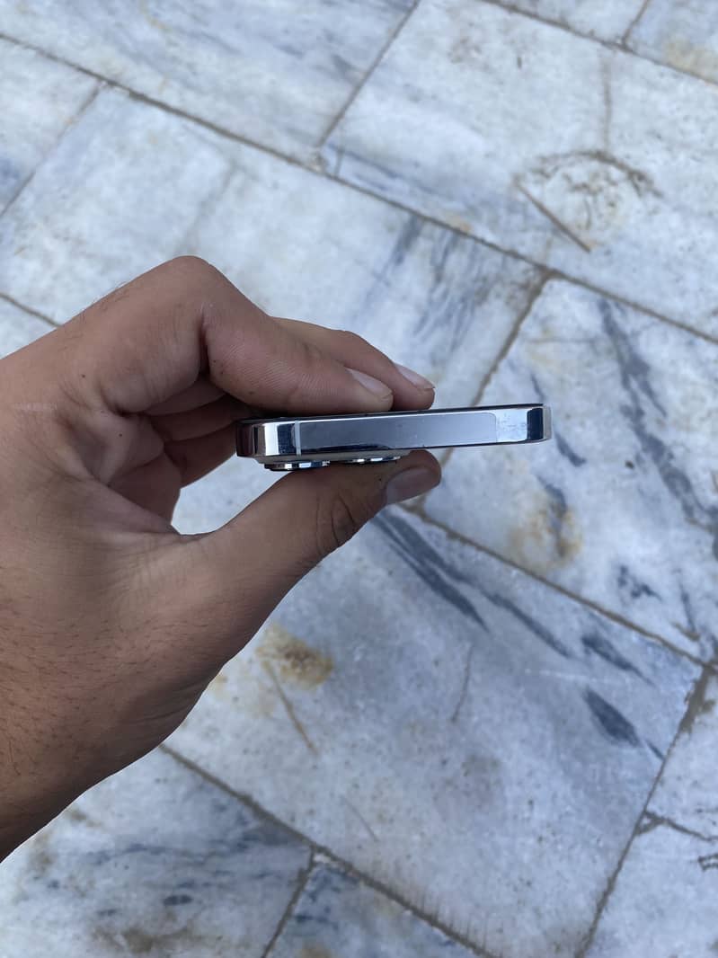 Apple iPhone 13 Pro 4