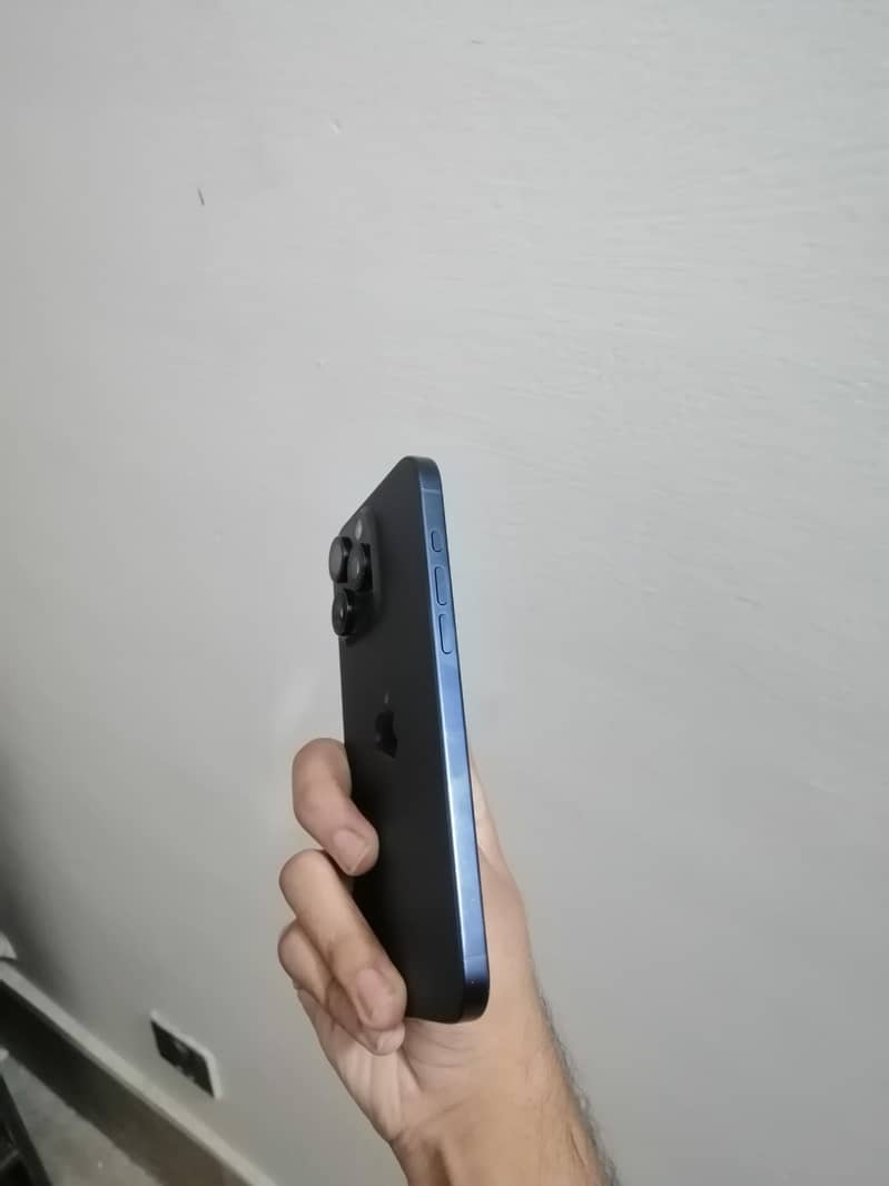 Apple iPhone 15 Pro Max 2