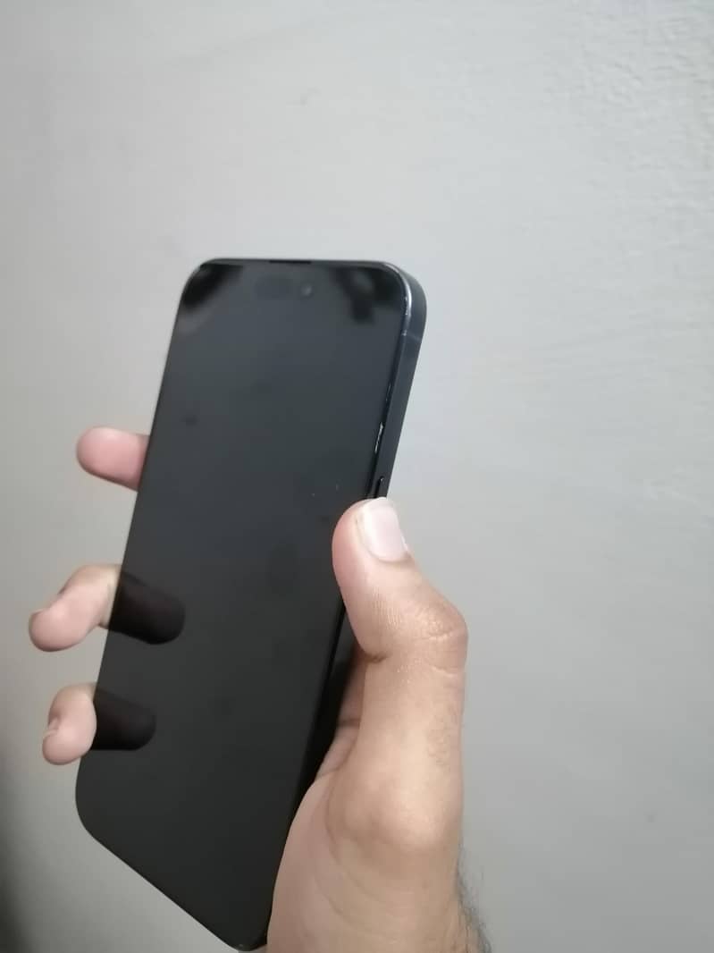Apple iPhone 15 Pro Max 3