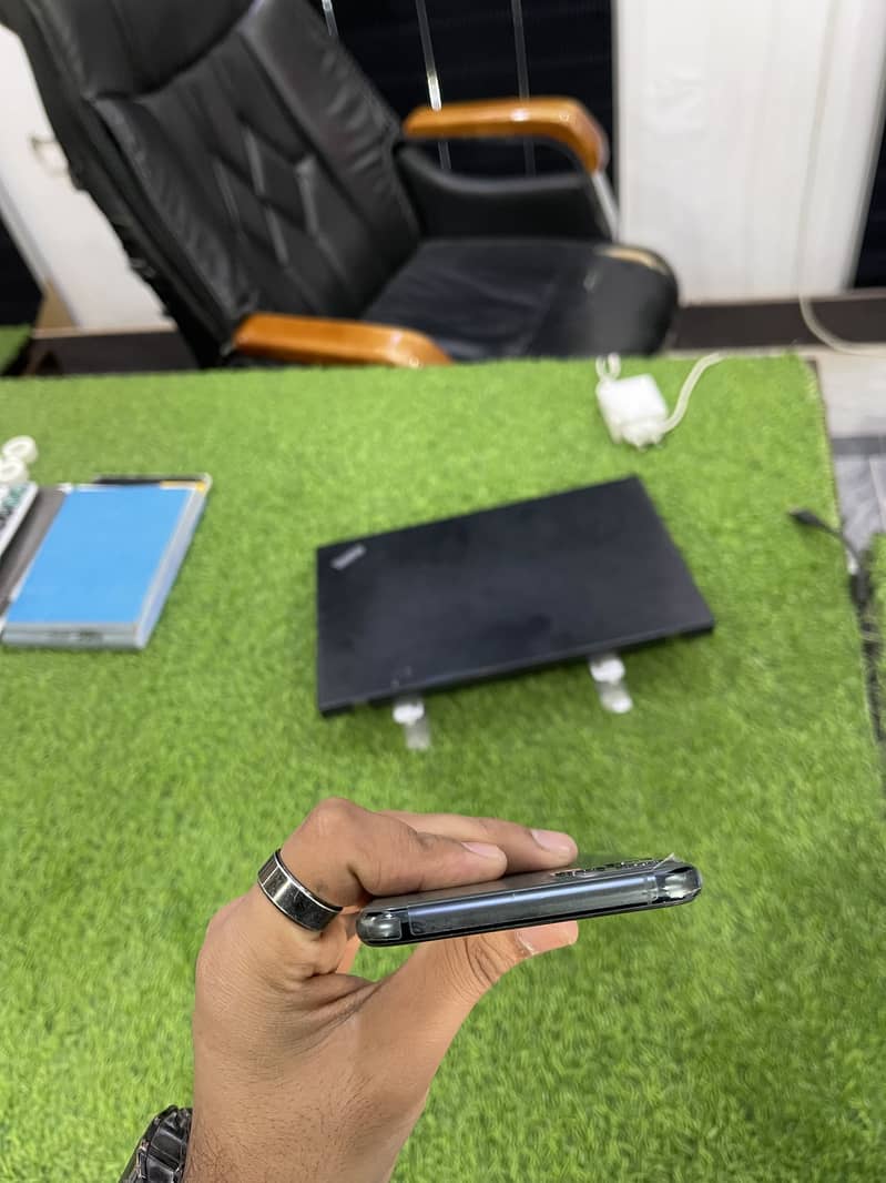 Apple iPhone 11 Pro Max 1