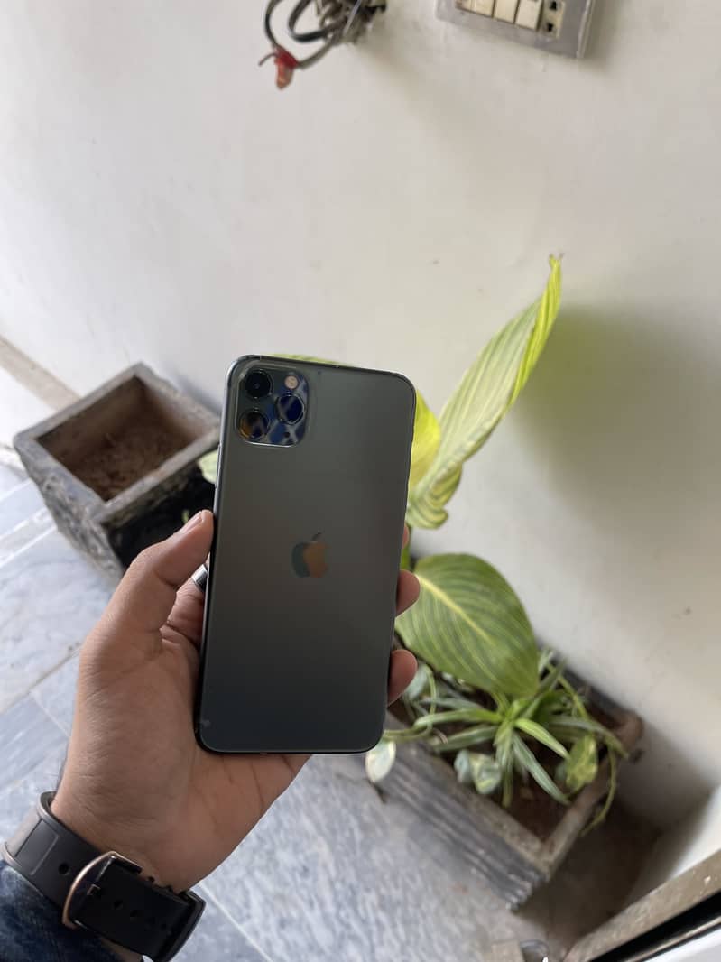 Apple iPhone 11 Pro Max 2