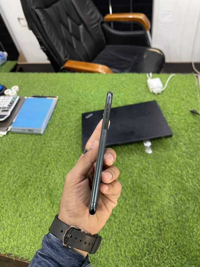Apple iPhone 11 Pro Max 7
