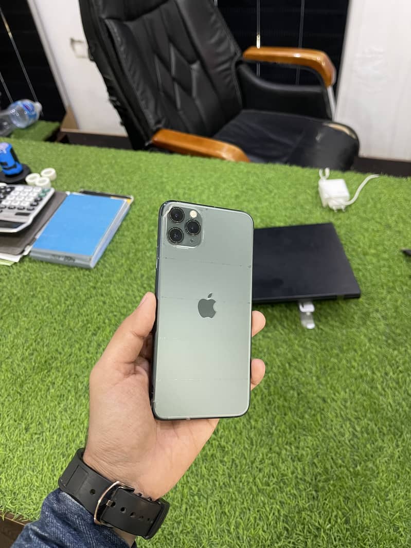 Apple iPhone 11 Pro Max 12