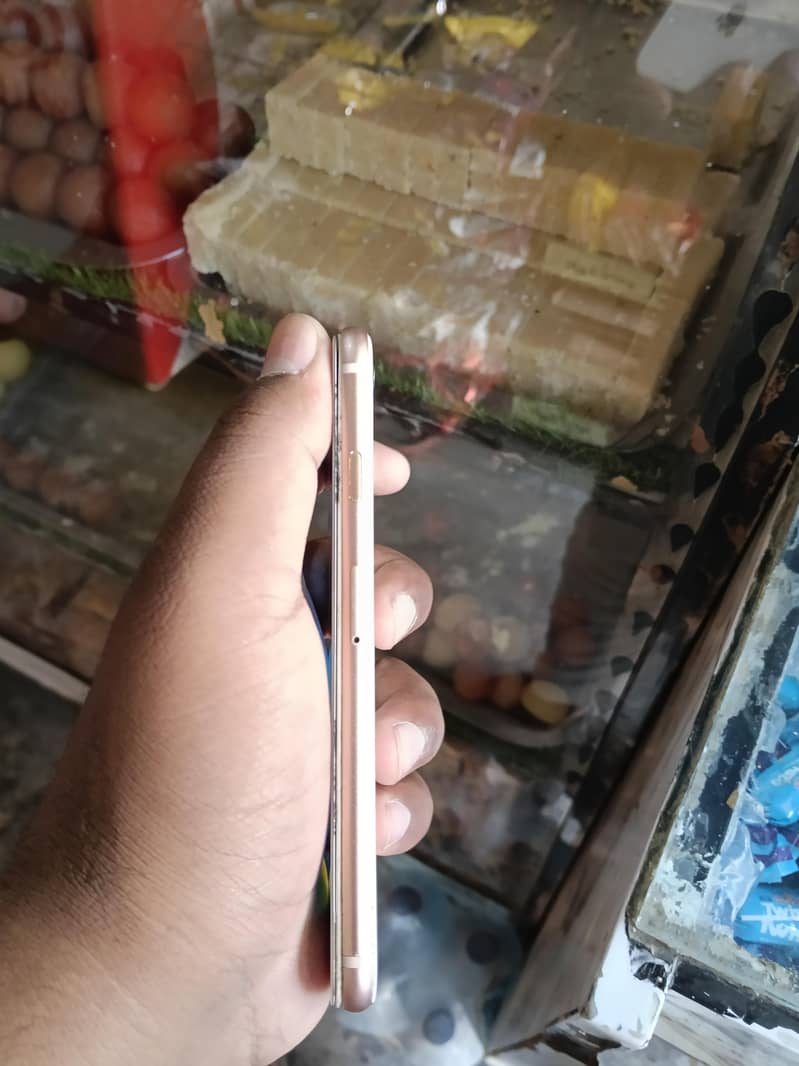 Apple iPhone 8 3