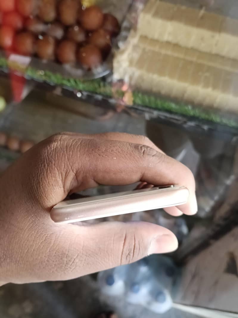 Apple iPhone 8 5