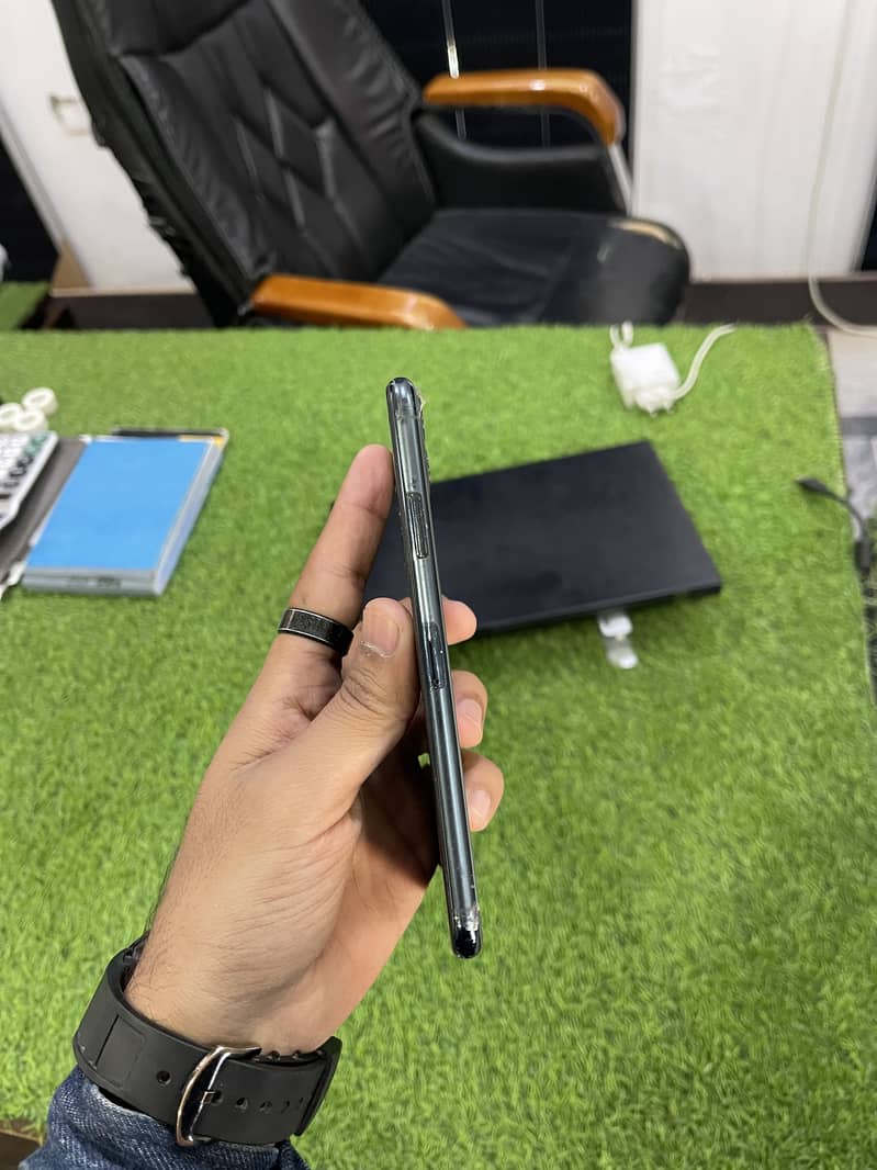 Apple iPhone 11 Pro Max 5