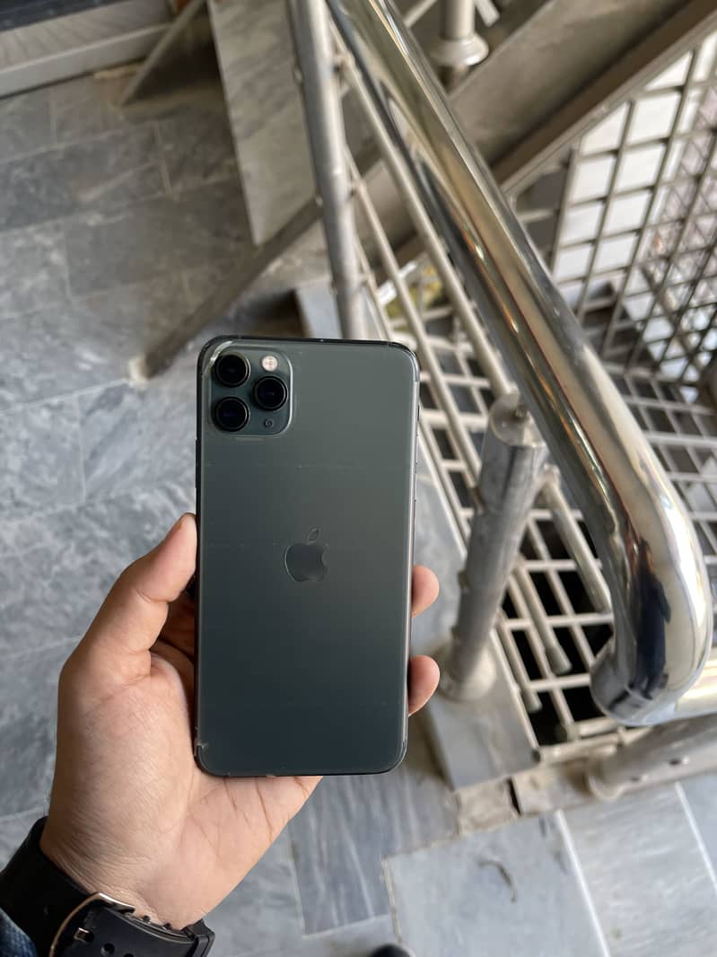 Apple iPhone 11 Pro Max 9