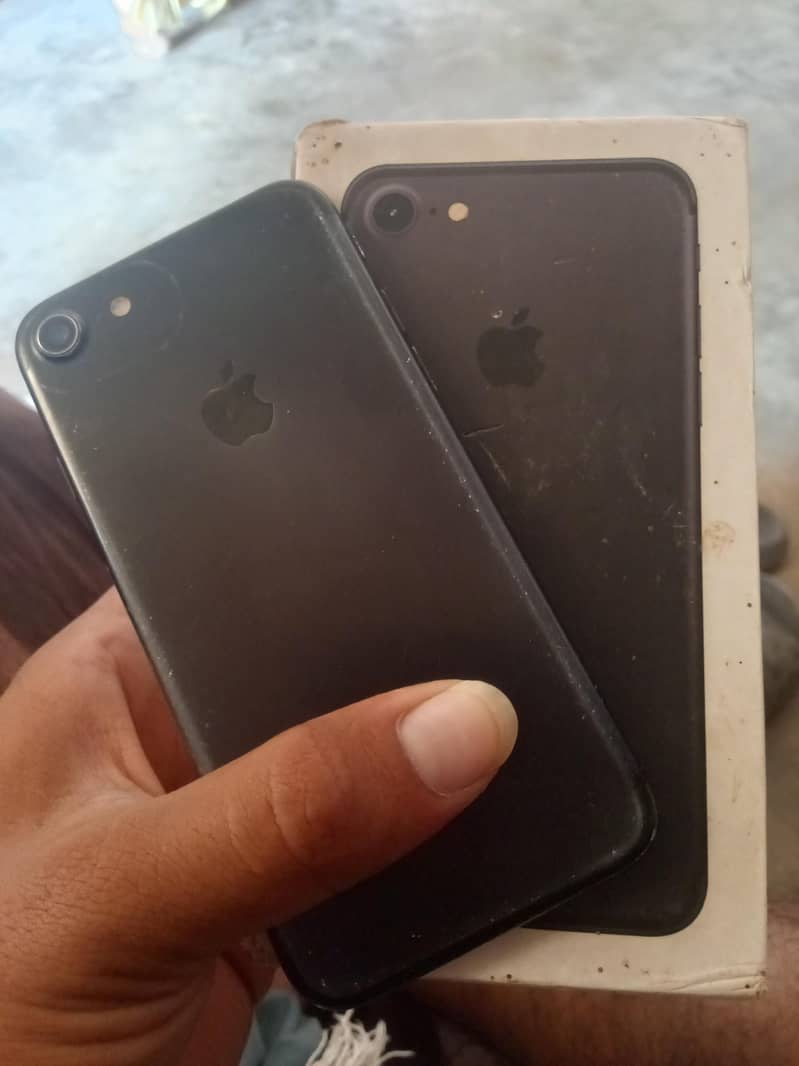 Apple iPhone 7 0