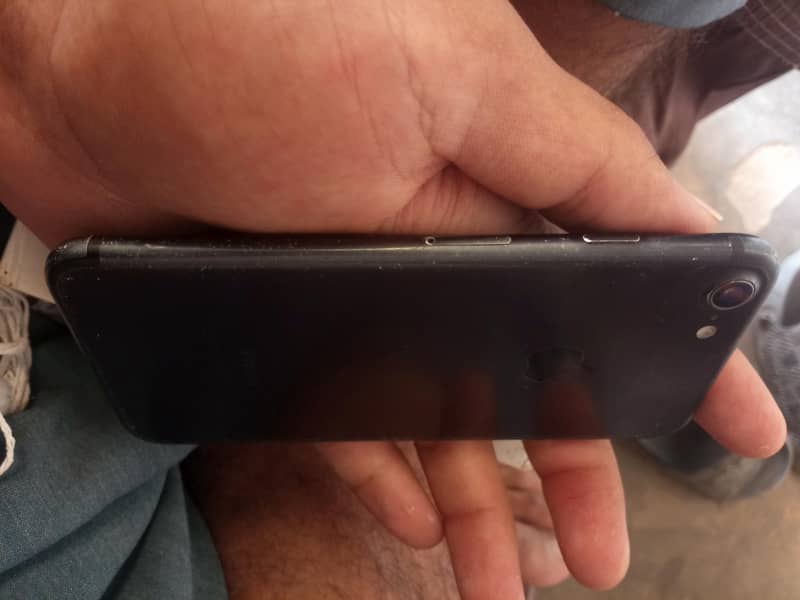 Apple iPhone 7 1