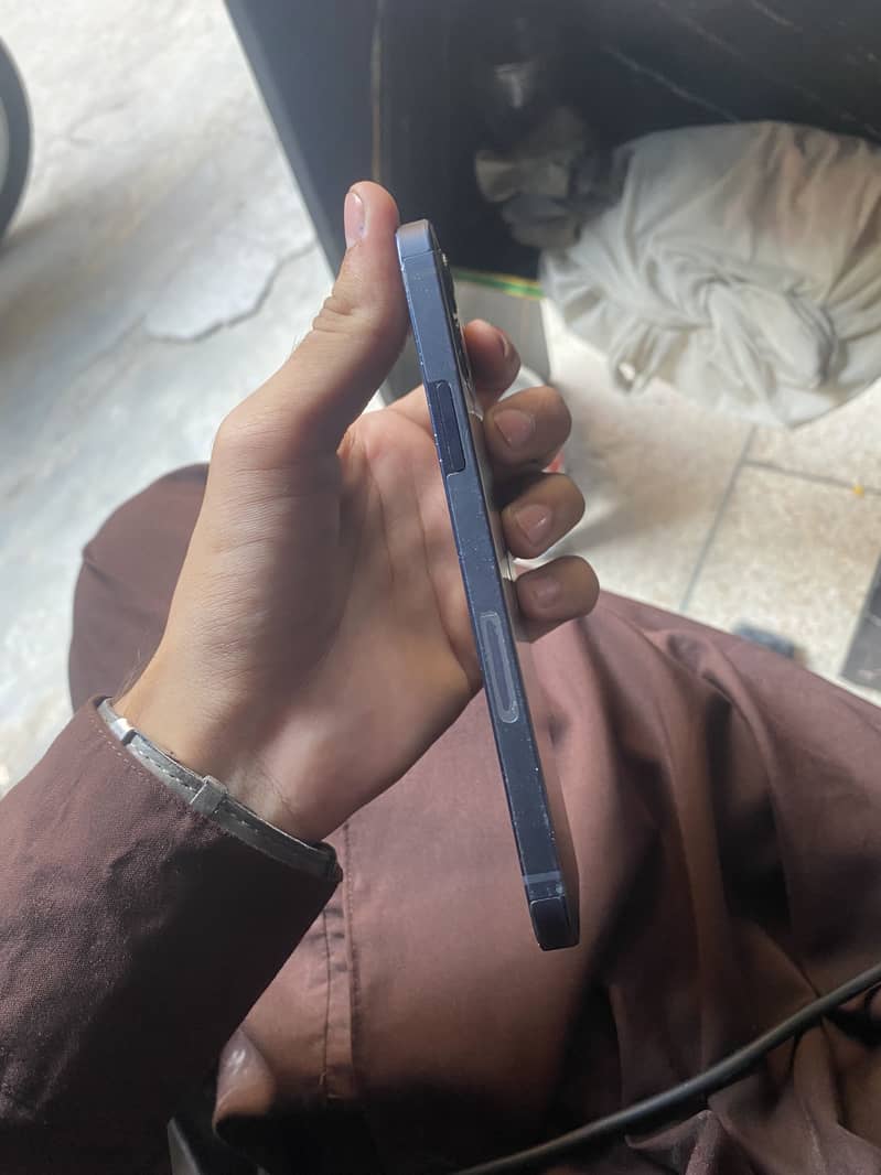 iphone 12 waterpack 1