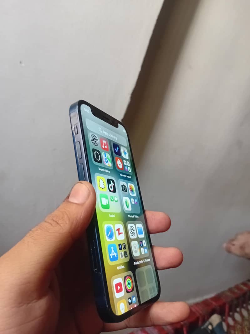 Apple iPhone 12 mini 1