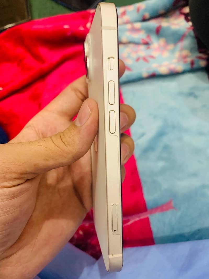 Apple iPhone 14 4