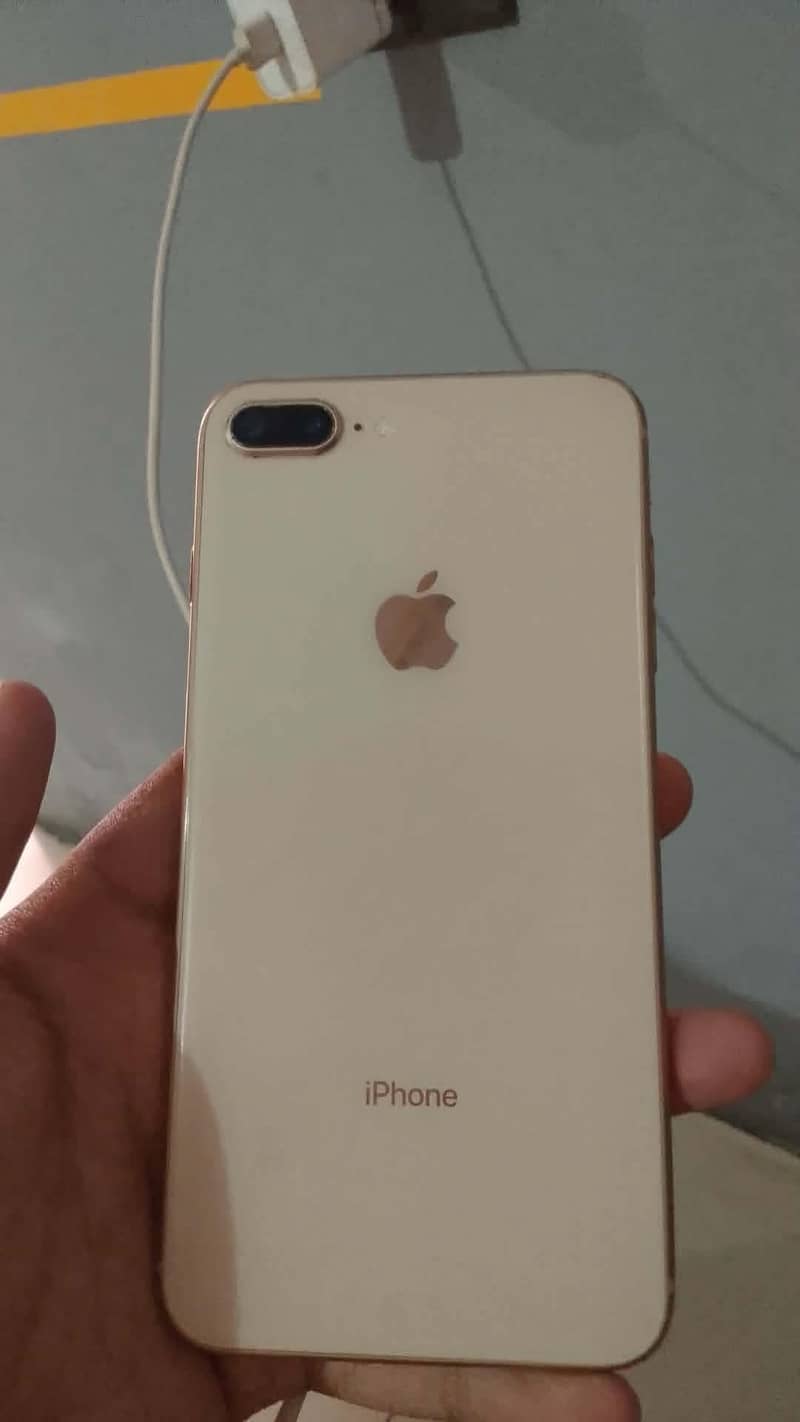 Apple iPhone 8 Plus 3
