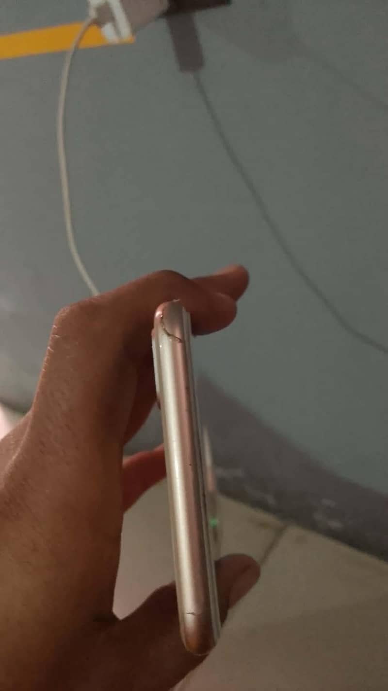 Apple iPhone 8 Plus 4