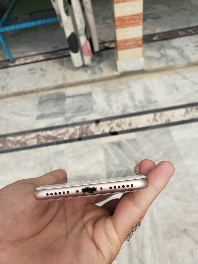 Apple iPhone 8 5