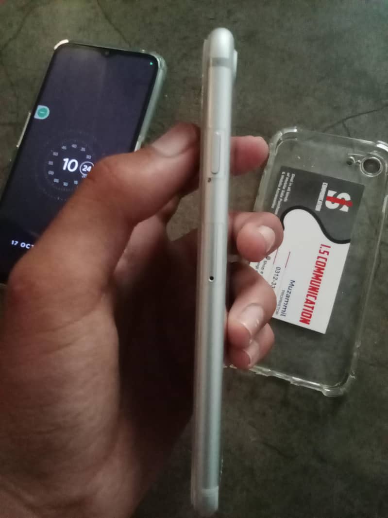 Apple iPhone 7 2