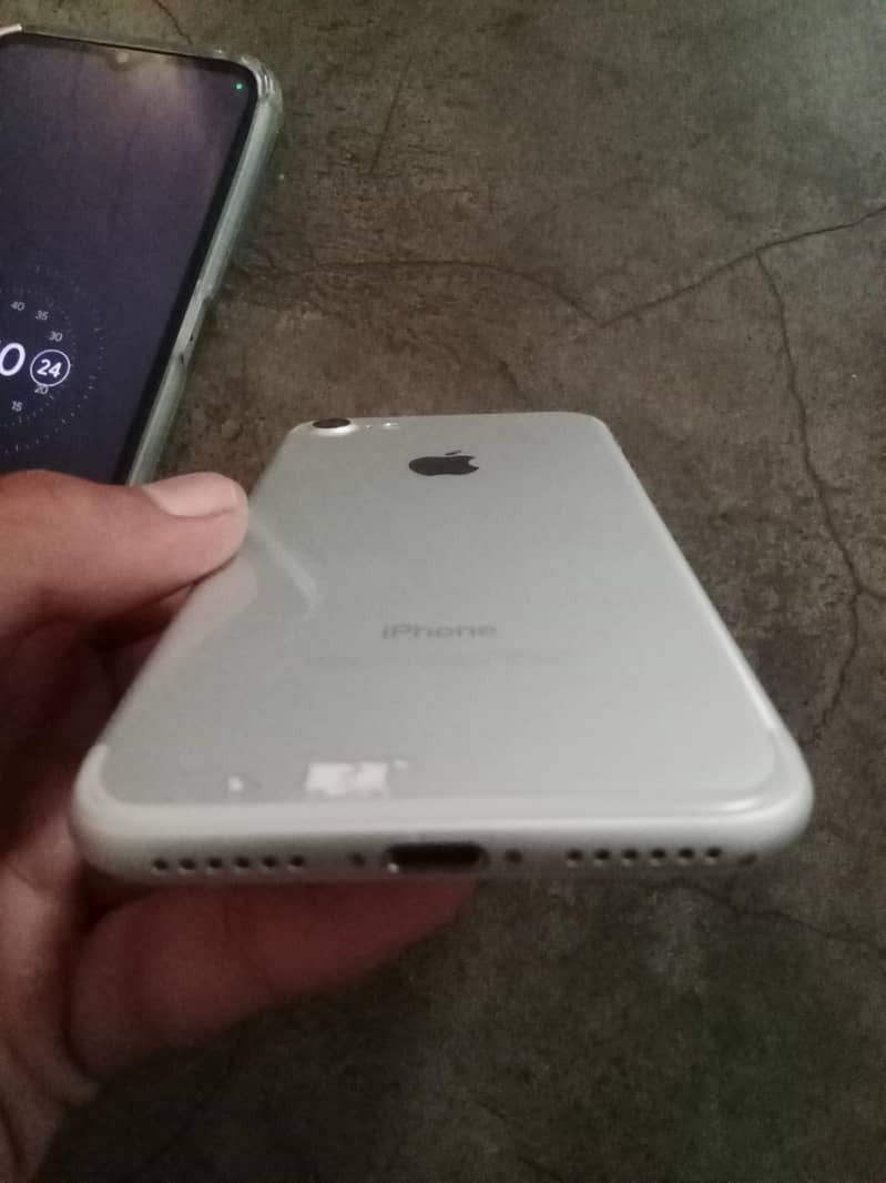 Apple iPhone 7 3