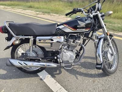 Honda 125  Black Chrome special addition 2026