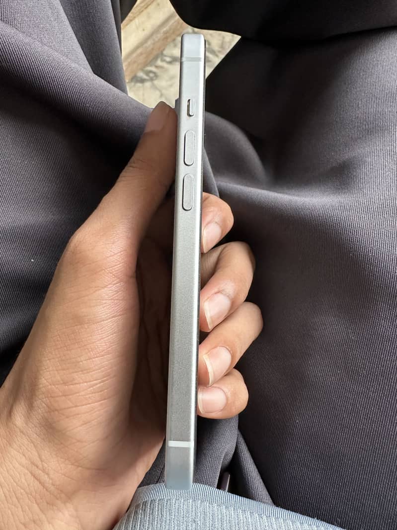 Apple iPhone 15 2