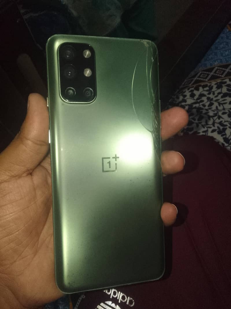 One Plus 9R 1