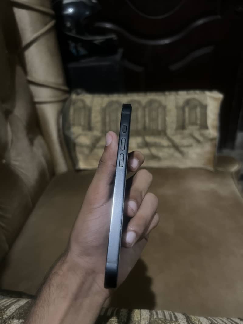 Apple iPhone 16e e sim weren’t 3