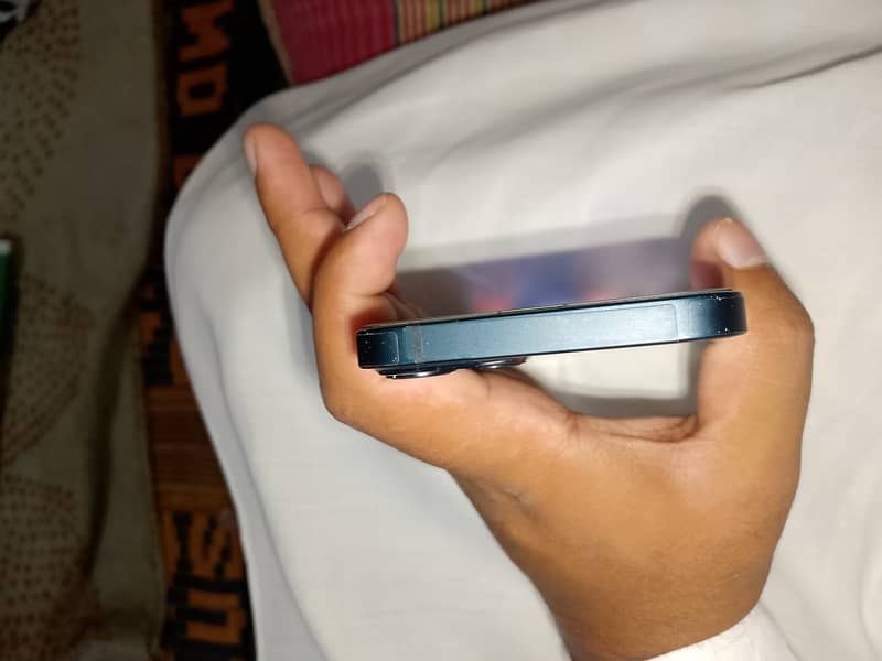 Apple iPhone 13 1