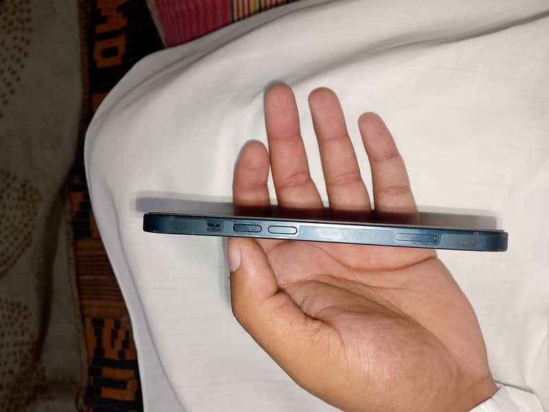 Apple iPhone 13 2