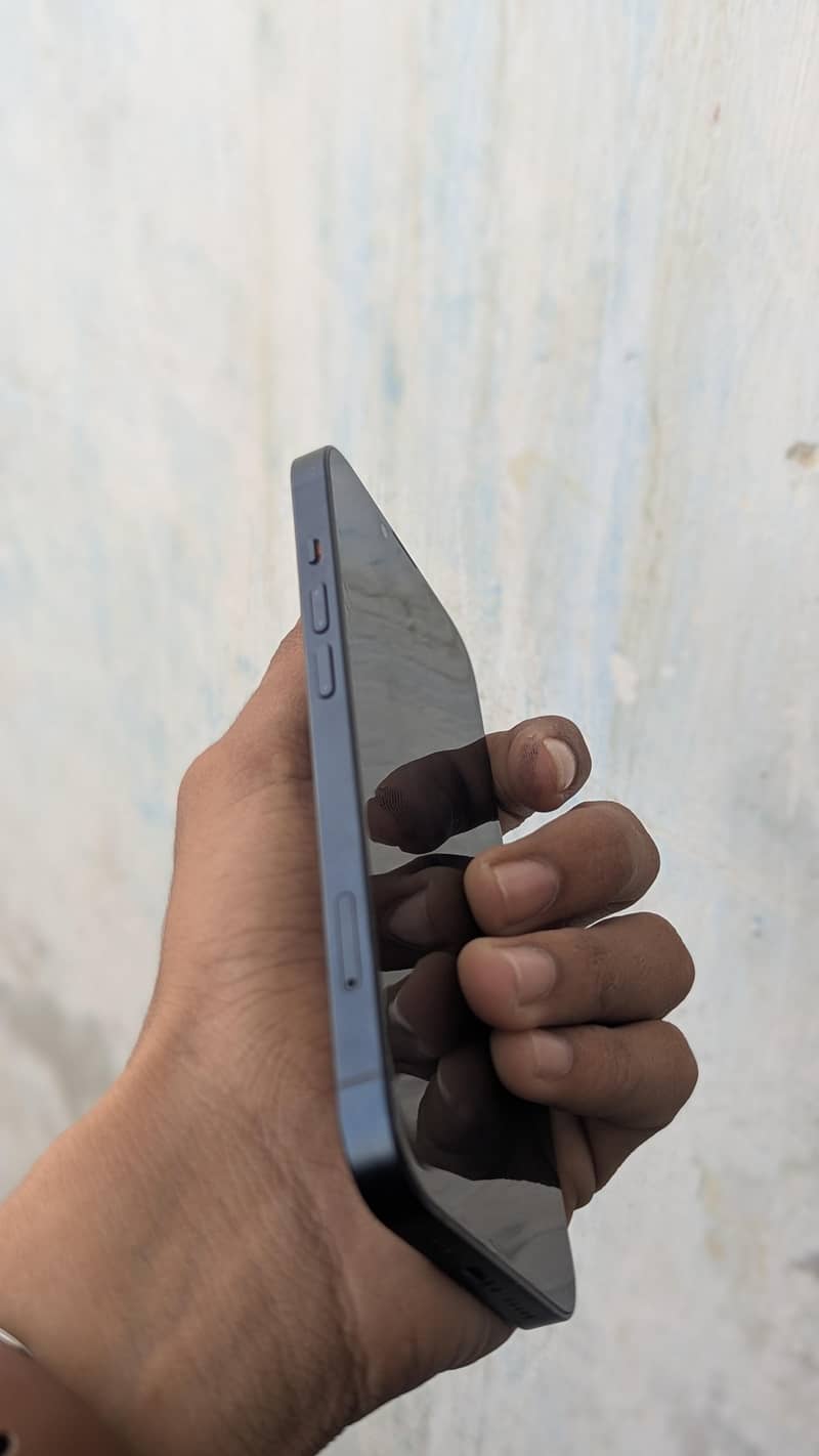 Apple iPhone 13 4