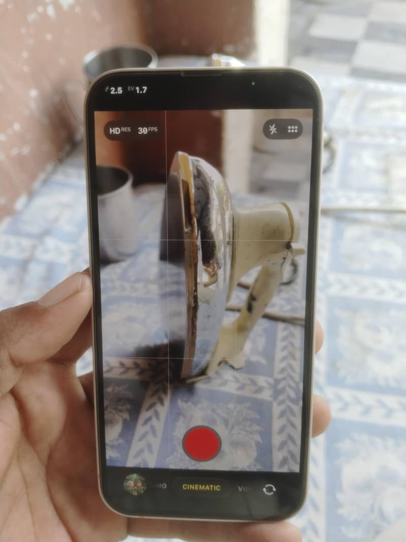 Apple iPhone 13 2