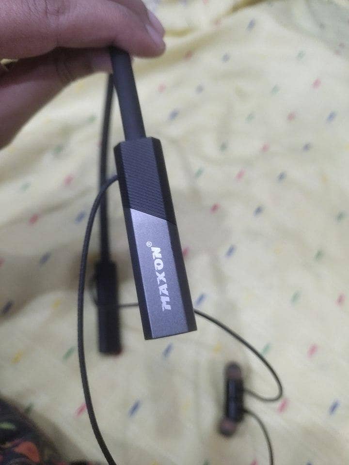 Maxon NB02. . Neck Bluetooth earphone. . 1