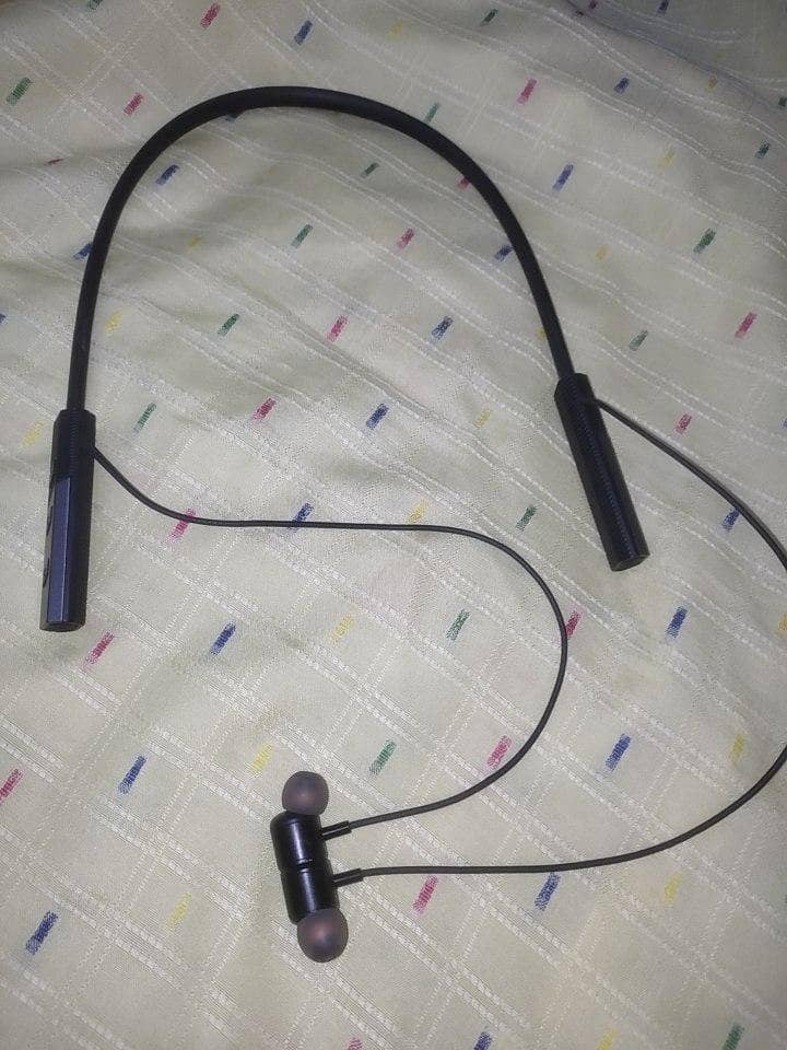 Maxon NB02. . Neck Bluetooth earphone. . 4