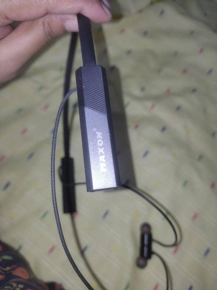 Maxon NB02. . Neck Bluetooth earphone. . 5