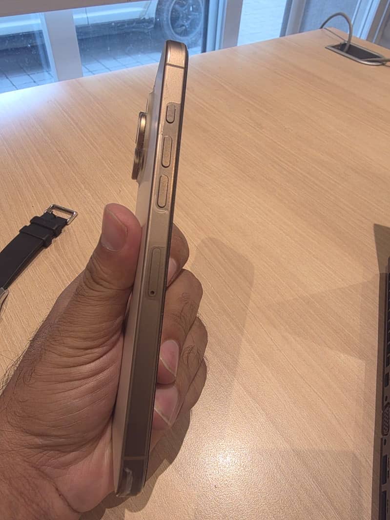Apple iPhone 16 Pro Max 3