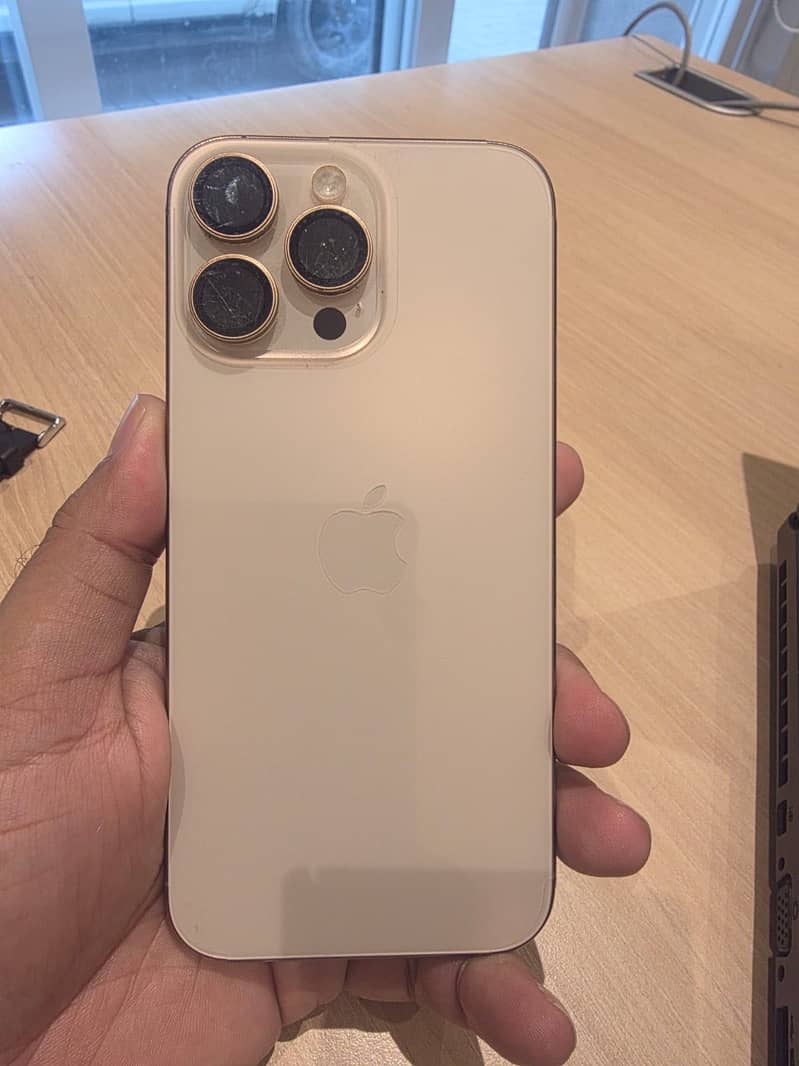 Apple iPhone 16 Pro Max 4