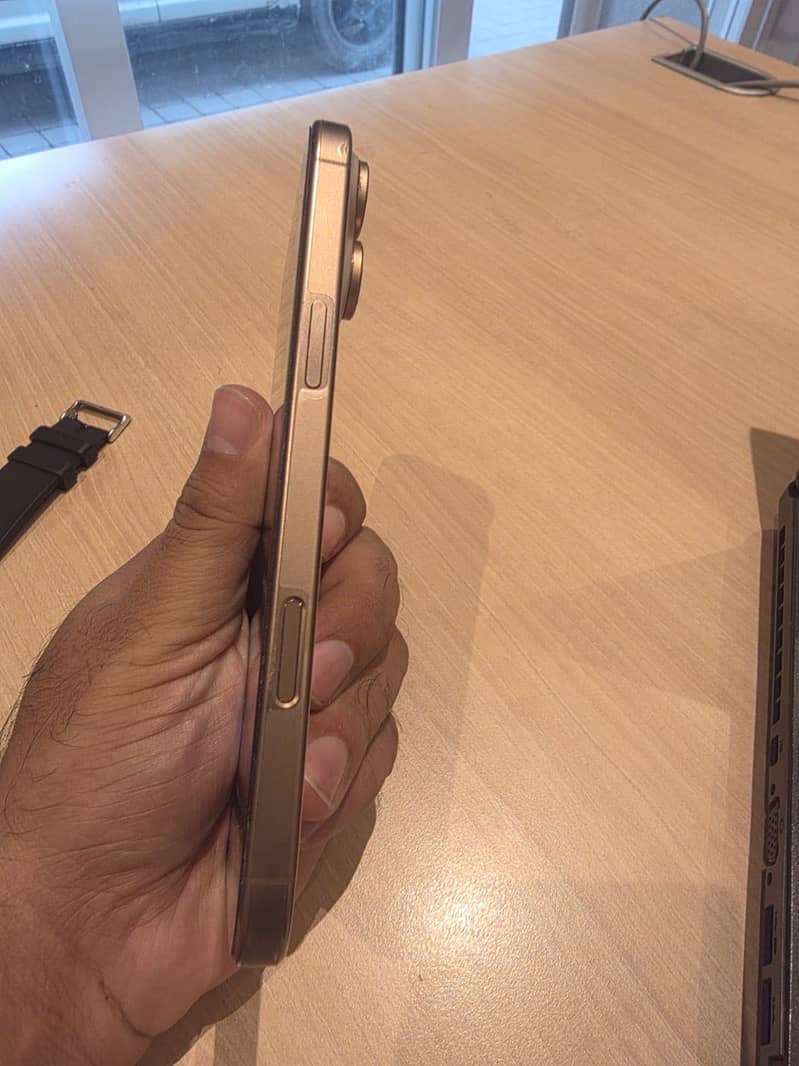 Apple iPhone 16 Pro Max 5