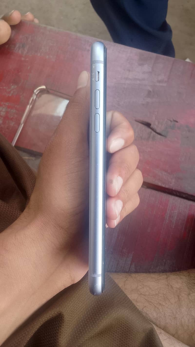 Apple iPhone 11 3