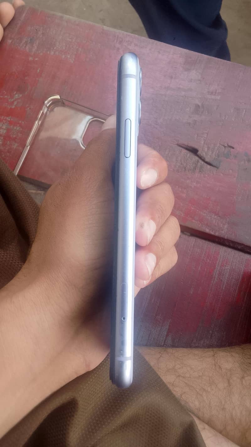 Apple iPhone 11 4