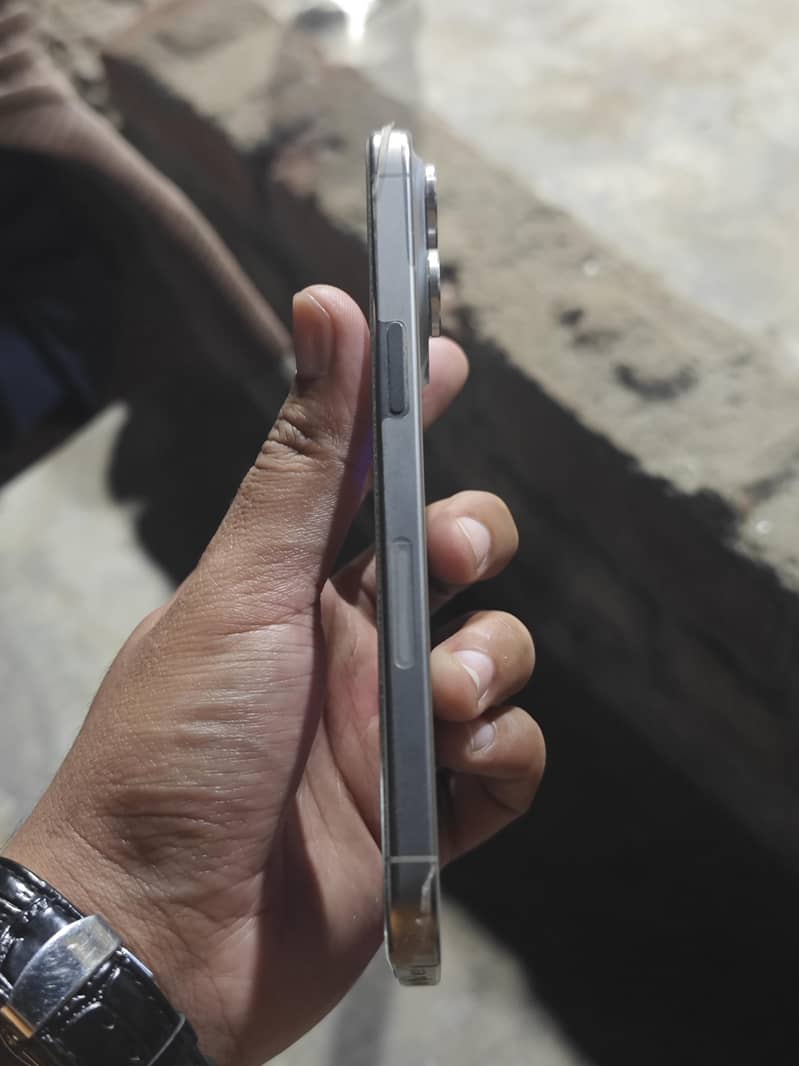 Apple iPhone 15 Pro Max 3
