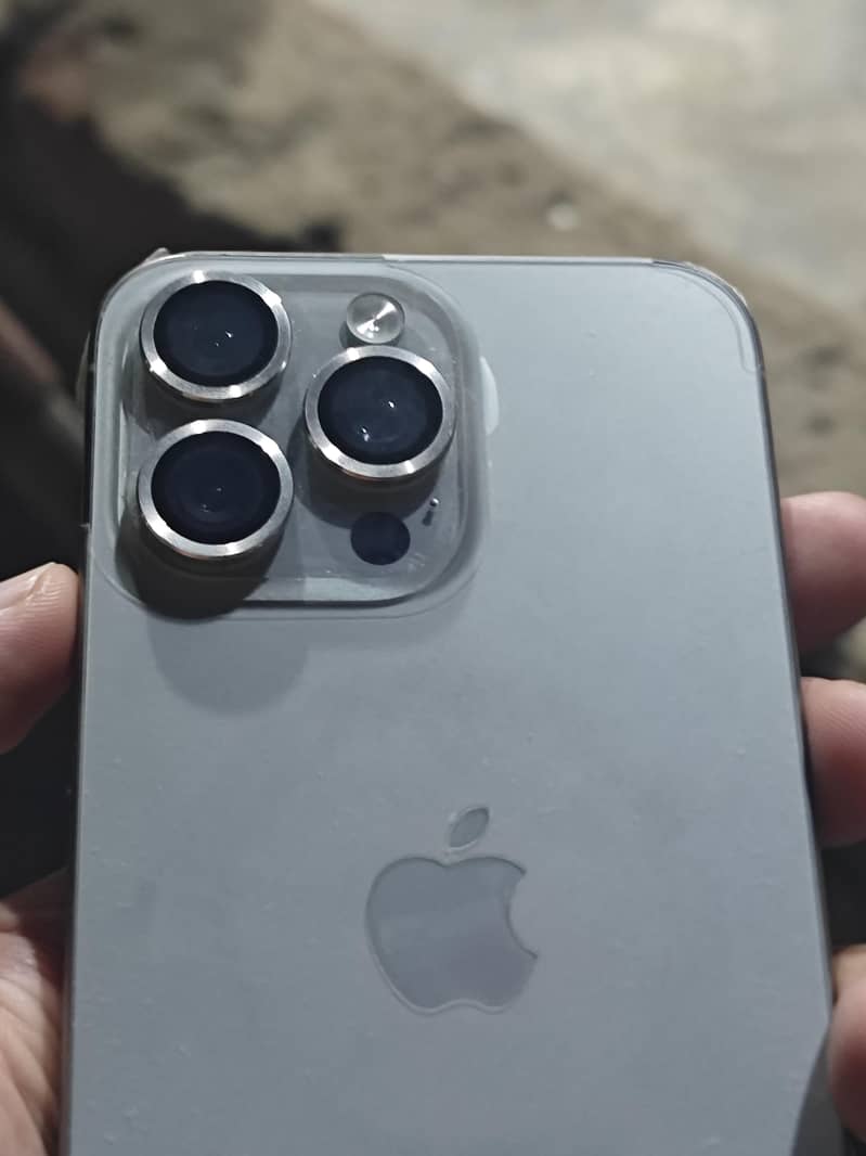 Apple iPhone 15 Pro Max 5