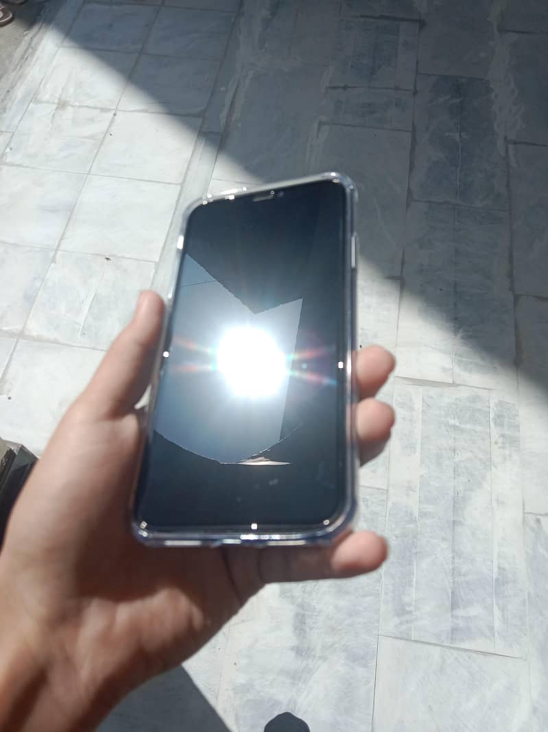 Apple iPhone 11 0