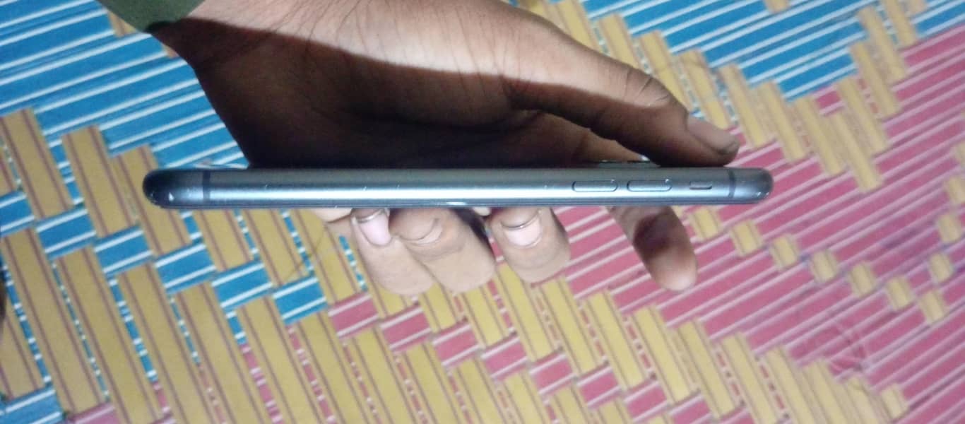 Apple iPhone 11 4