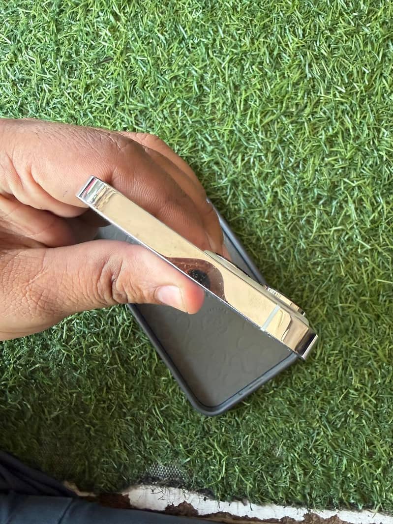 Apple iPhone 13 3