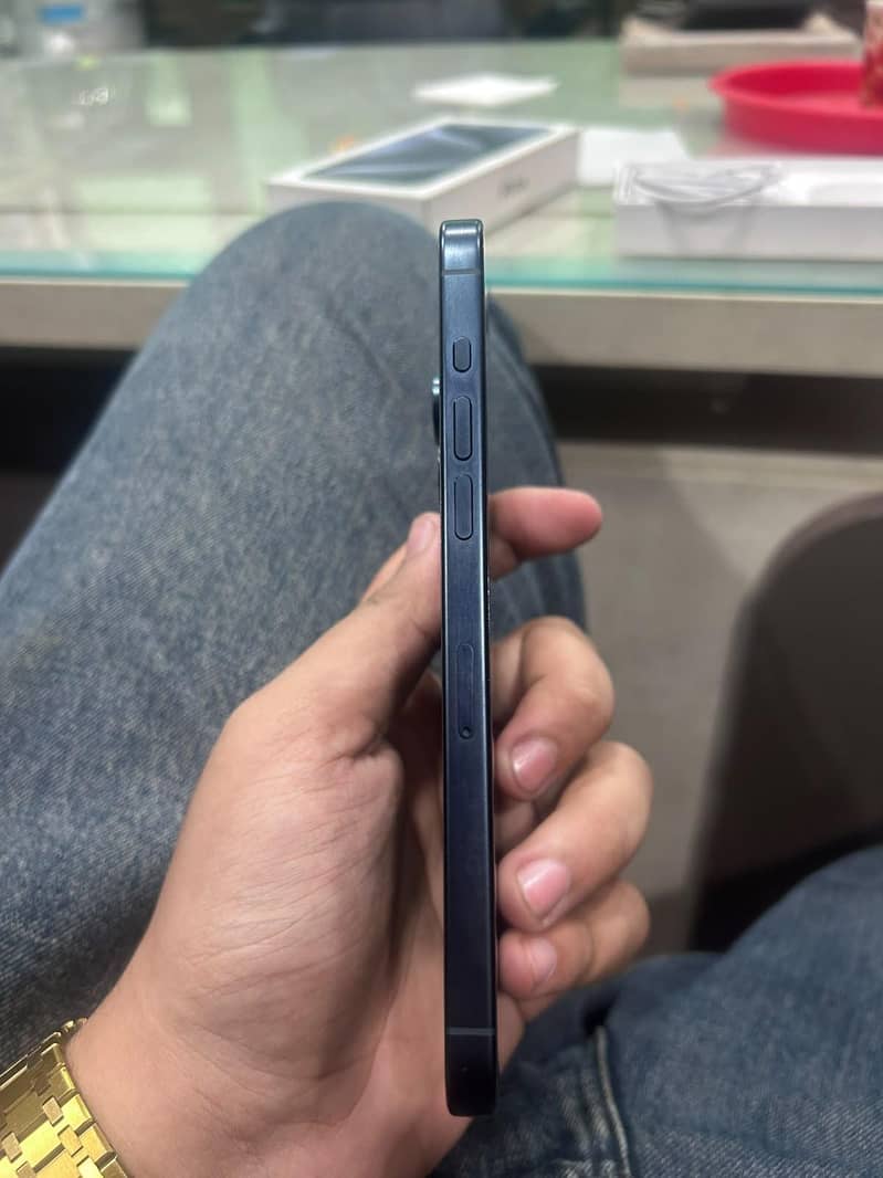 Apple iPhone 15 Pro Max 2