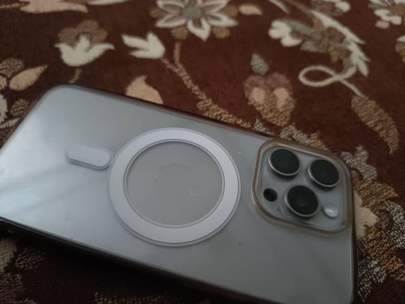 Apple iPhone 15 Pro Max 0
